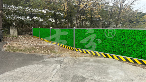 围挡信息标识不清?预留公告栏位置(图1) 围挡信息标识不清?预留公告栏位置(图1)
