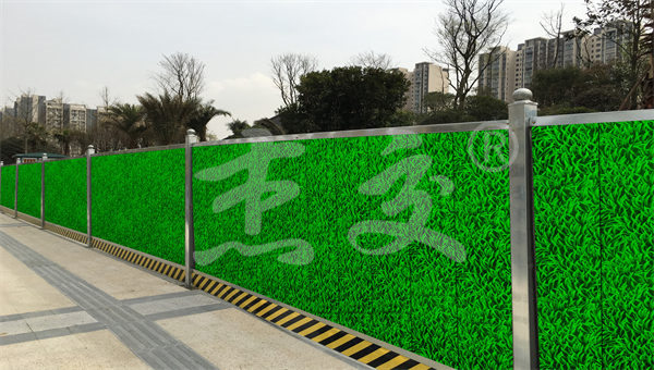 古镇修复围挡违和？仿古铁皮款适配历史风貌(图1)